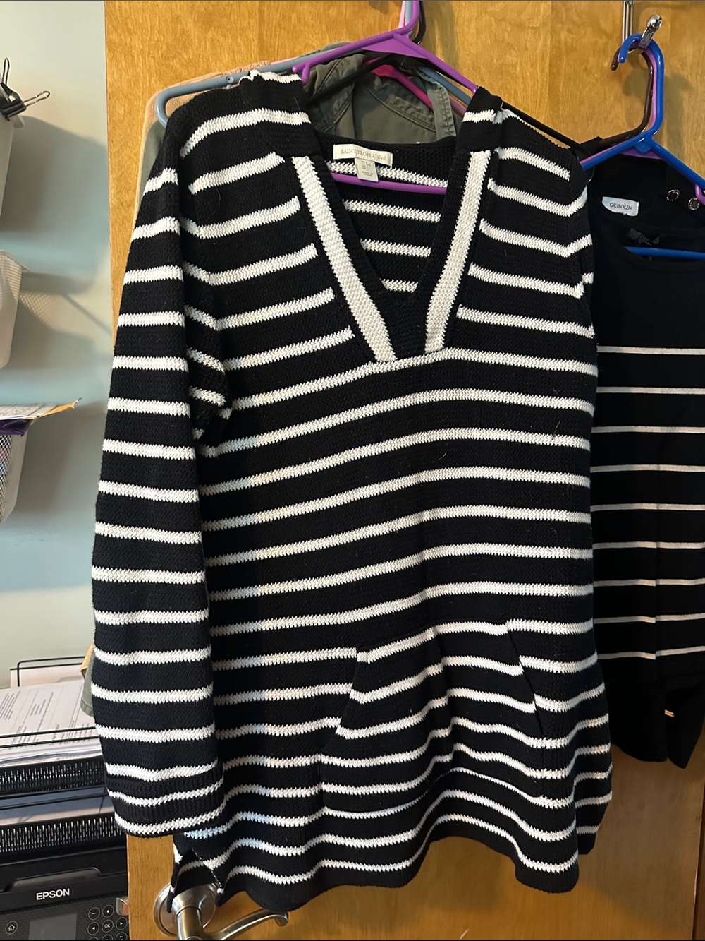 epson Black and White Striped V-Neck Knit Pullover Hoodie